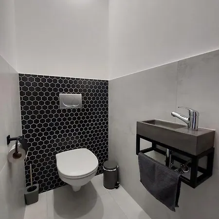 Utulny V 4 *